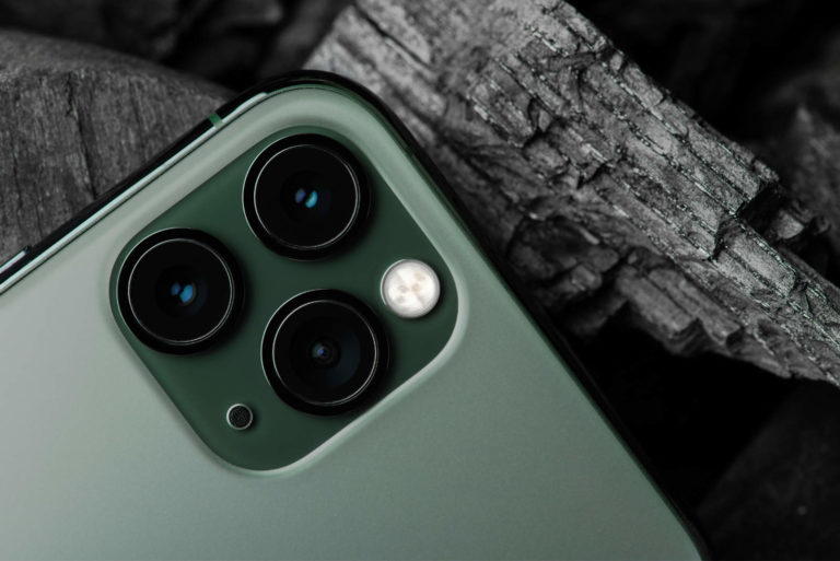 Wie schützt man die iPhone 12 Pro/12 Pro Max Kamera vor Staub und Kratzern?